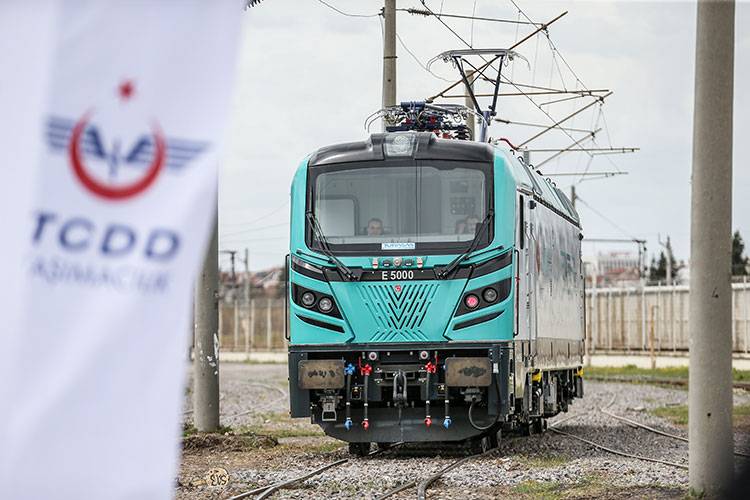 Türkiye’nin demir devri başladı! E5000 yerli lokomotif Avrupa’yı solladı! 3